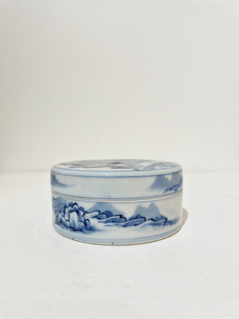 A BLUE AND WHITE 'LANDSCAPE' INK PASTE BOX AND COVER Wanli six-character mark, 20th century - 5