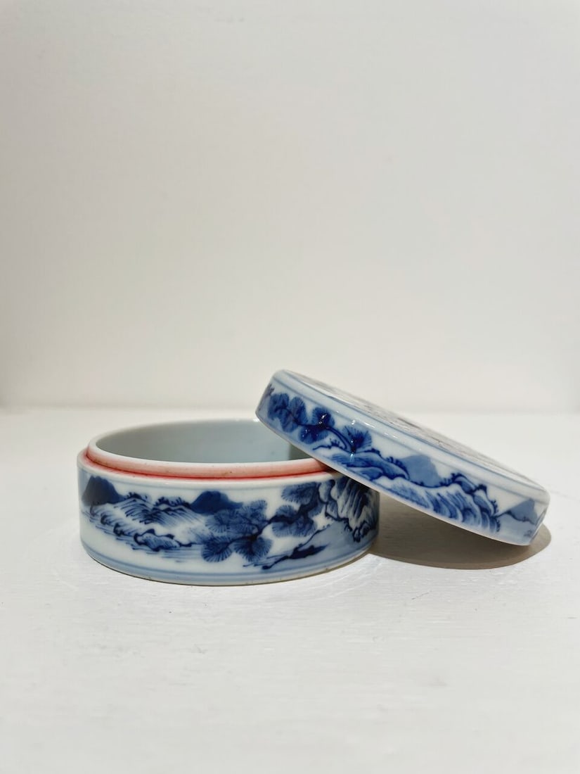 A BLUE AND WHITE 'LANDSCAPE' INK PASTE BOX AND COVER Wanli six-character mark, 20th century - 7