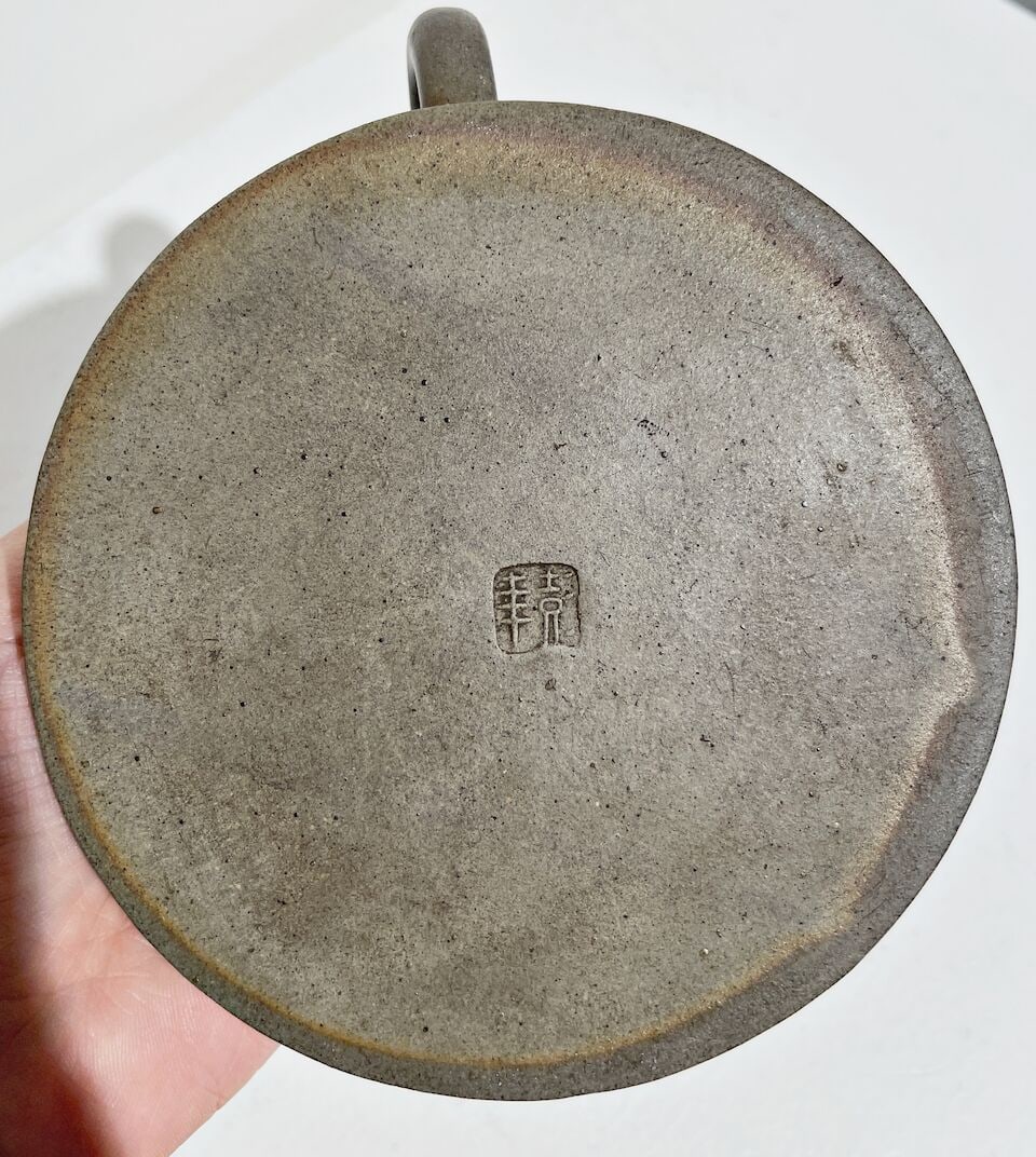 A YIXING 'ORCHID' TEAPOT Seal marks of Yang Pengnian (1772-1854), 20th century - 2