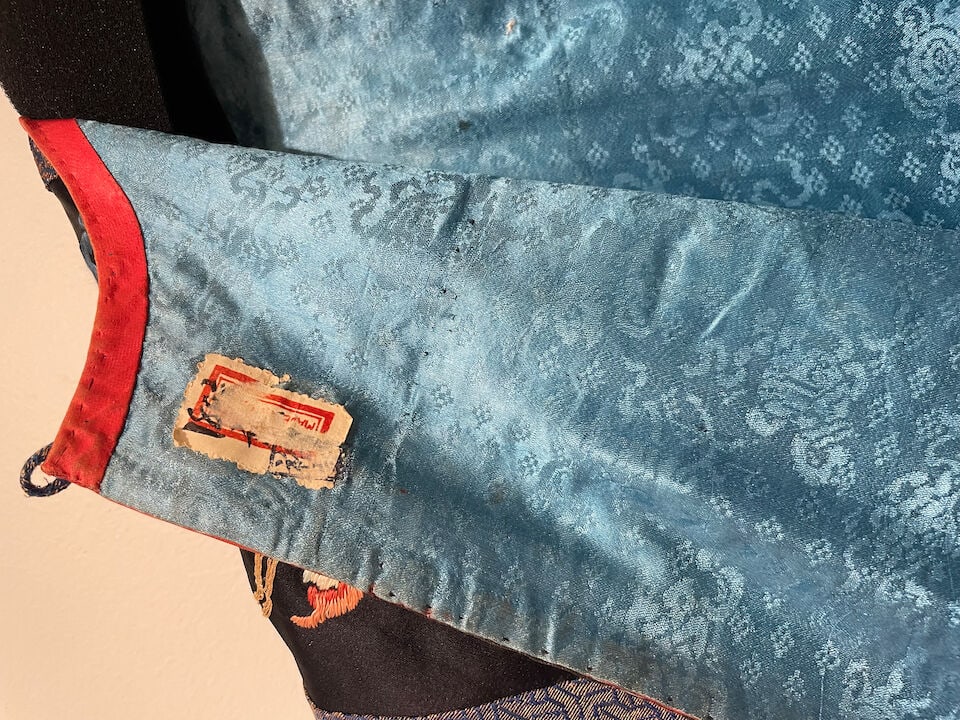 A WOMAN'S EMBROIDERED COURT VEST, XIAPEI Late Qing Dynasty - 3