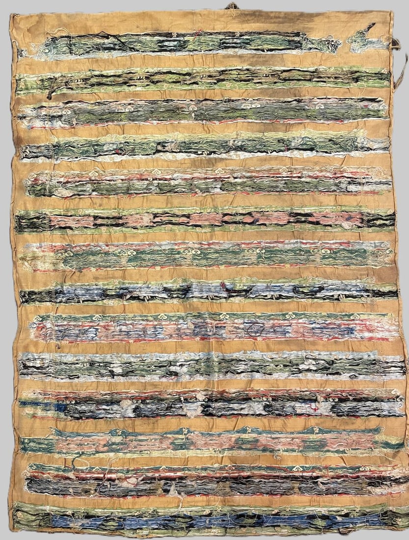 AN 'INCENSE' GROUND 'DRAGON AND CLOUD' BROCADE FRAGMENT OF A SEAT COVER Early Qing Dynasty - 2