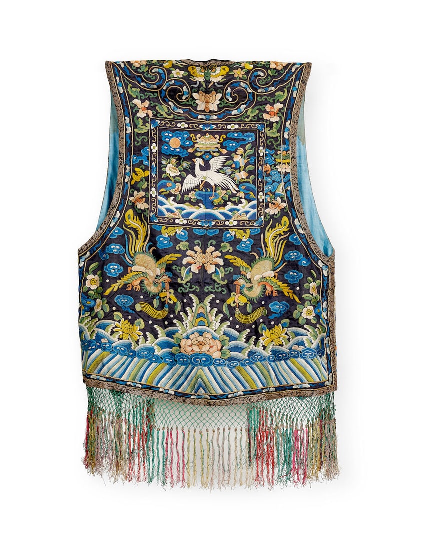 A WOMAN'S EMBROIDERED COURT VEST, XIAPEI Late Qing Dynasty - 3