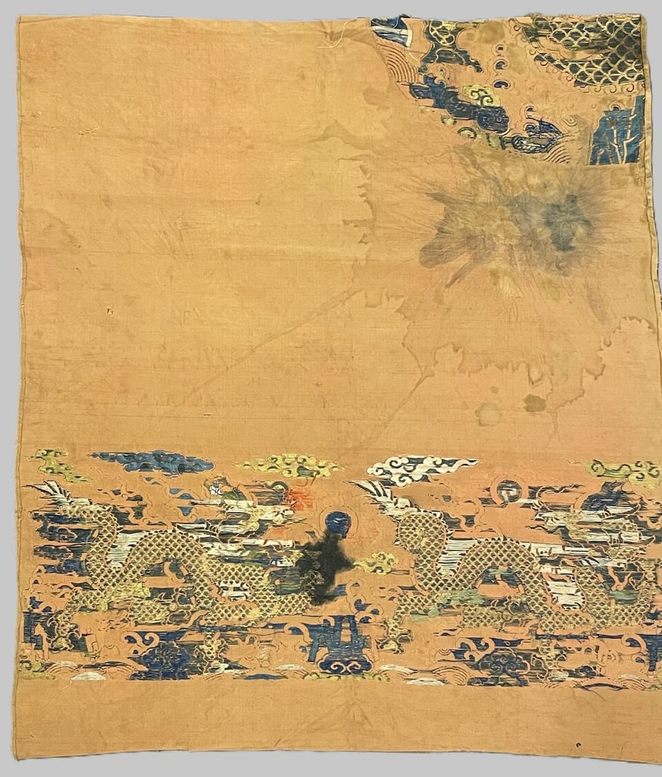 AN 'INCENSE' GROUND 'DRAGON' BROCADE FRAGMENT Early to mid Qing Dynasty - 2