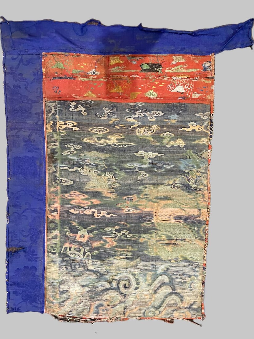 AN APRICOT GROUND 'DRAGON' BROCADE FRAGMENT Mid Qing Dynasty - 2