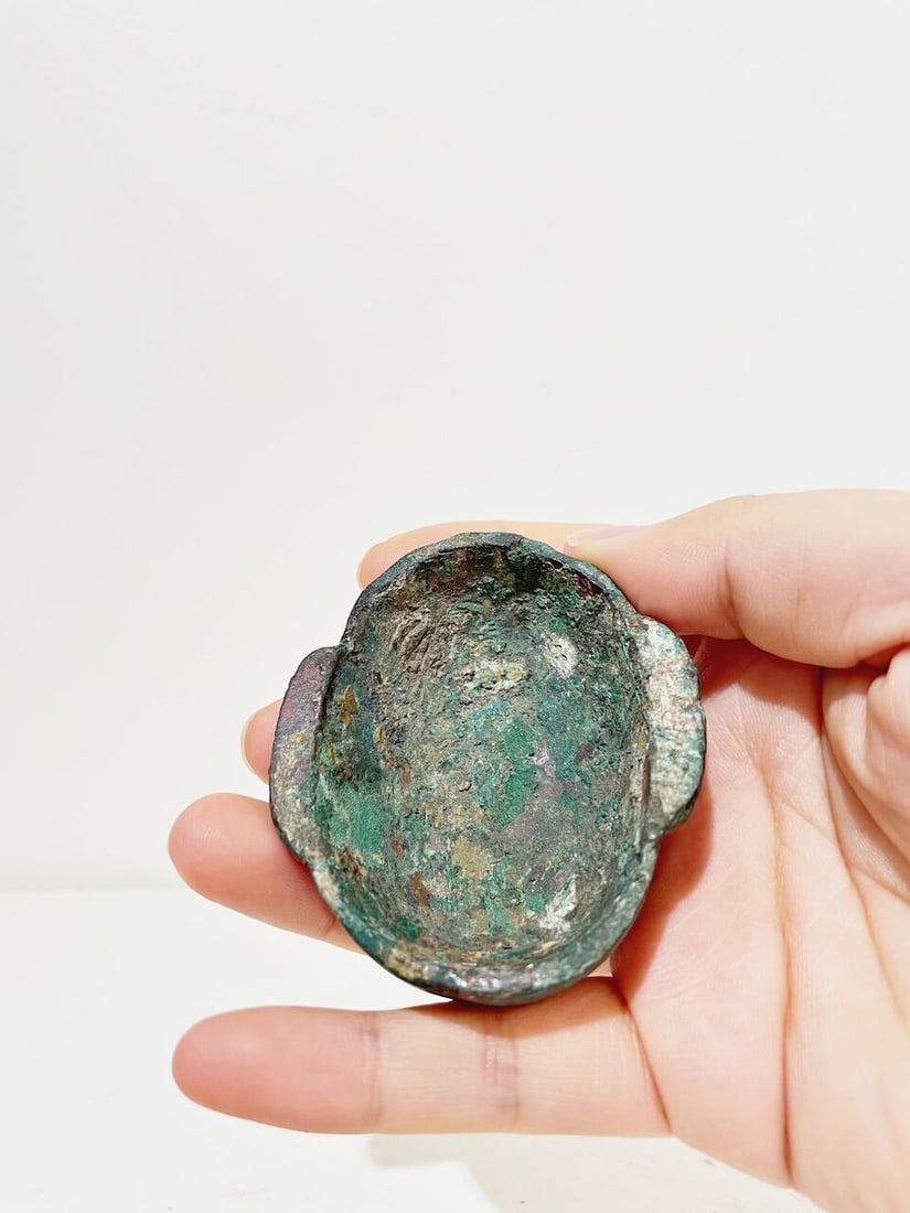 A BRONZE EAR CUP WITH GOLD AND SILVER INLAYS Possibly Han Dynasty - 4