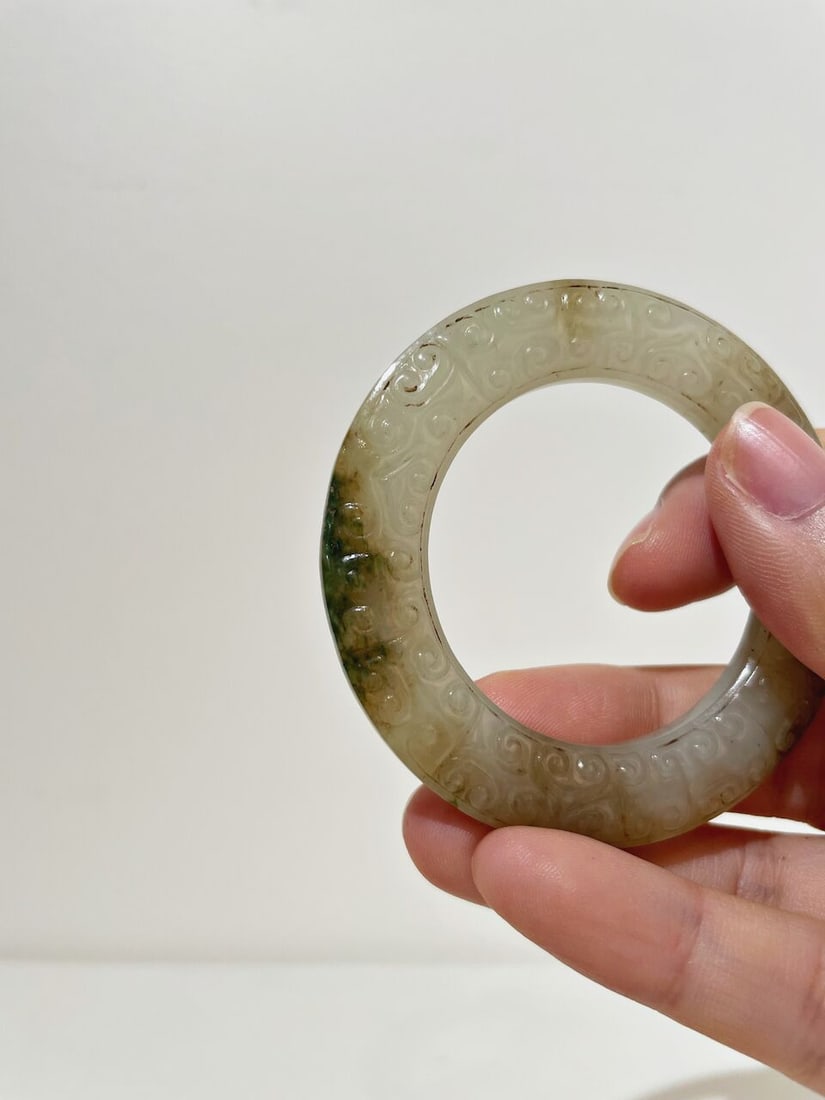 A WHITE JADE 'CLOUD' RING WITH RUSSET AND GREEN INCLUSIONS Han Dynasty style - 3