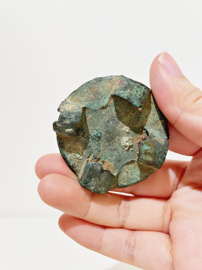 TWO BRONZE CIRCULAR ACCESSORIES FOR A CARRIAGE Probably Han Dynasty - 2