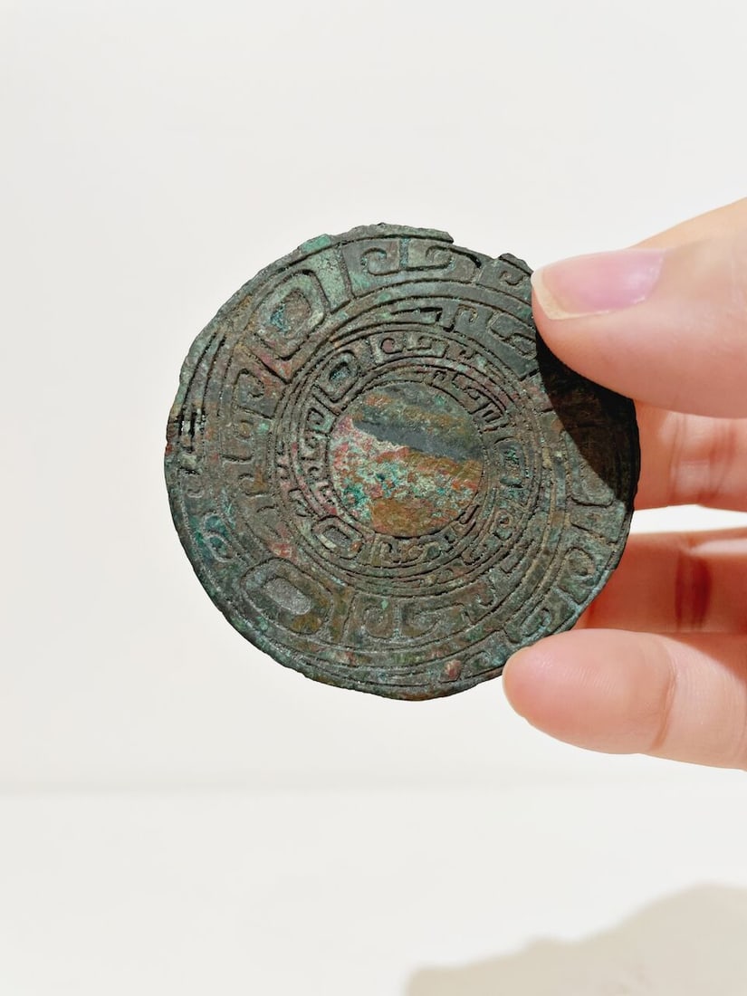 TWO BRONZE CIRCULAR ACCESSORIES FOR A CARRIAGE Probably Han Dynasty - 3