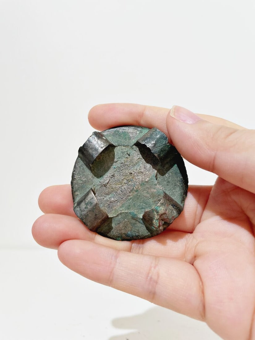 TWO BRONZE CIRCULAR ACCESSORIES FOR A CARRIAGE Probably Han Dynasty - 4