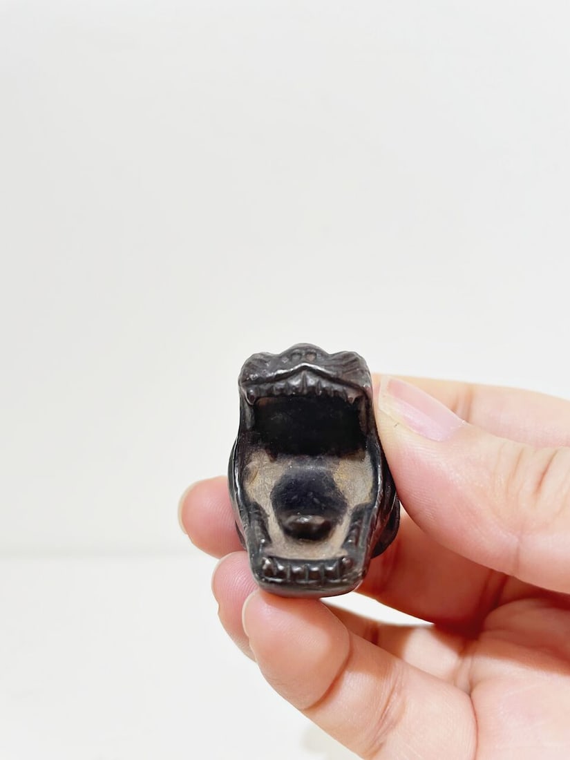 A SILVER ALLOY 'TIGER' ACCESSORY - 3