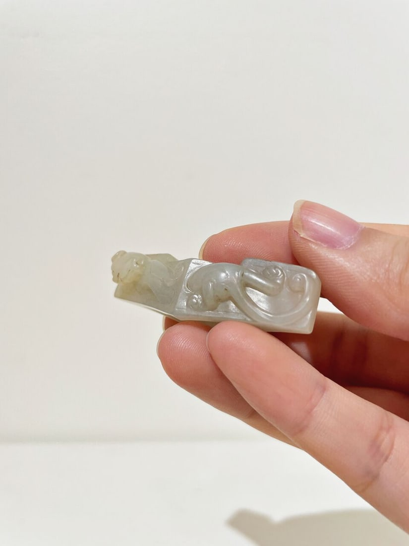 A PALE CELADON JADE 'CHI DRAGON' SWORD GUARD Han Dynasty style - 4
