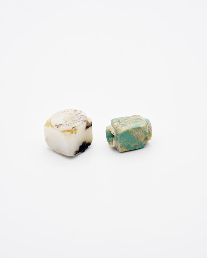 TWO CONG, AN AGATE PENDANT, AND AN ARCHAISTIC JADE JUE (4) - 3