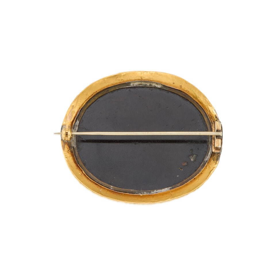 AN ANTIQUE 18K YELLOW GOLD MICROMOSAIC BROOCH - 2