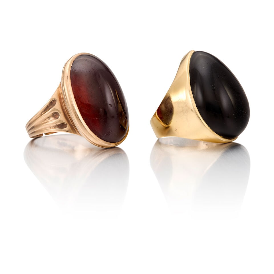 GROUP OF GARNET AND BLACK ONYX RINGS - 2