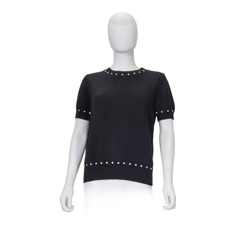 Chanel: a Black Cashmere Blend Top with Simulated Pearl Trim Spring 2016: Chanel: a Black Cashmere Blend Top with Simulated Pearl Trim Spring 2016 Creative Director: Karl Lagerfeld Black knitted cashmere and cotton blend with capped sleeves and slits at the hips, simulated 