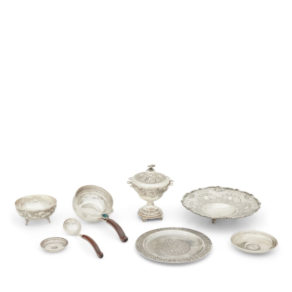 A collection of foreign silver various makers and dates (8): A collection of foreign silver various makers and dates Comprising an 800 standard dish embossed with flowers, 24cm diameter, a pedestal dish and cover embossed with flowers, stamped 925, a Peruvian b