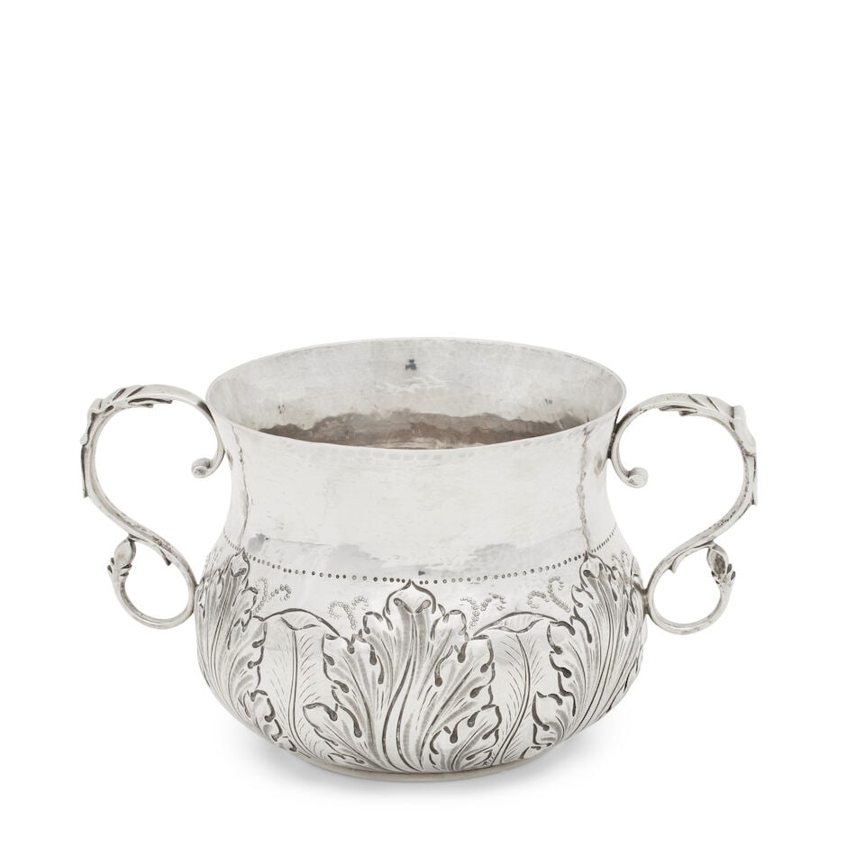 An Edwardian porringer Edward Barnard & Sons Ltd, London, 1905 (1 of 1)