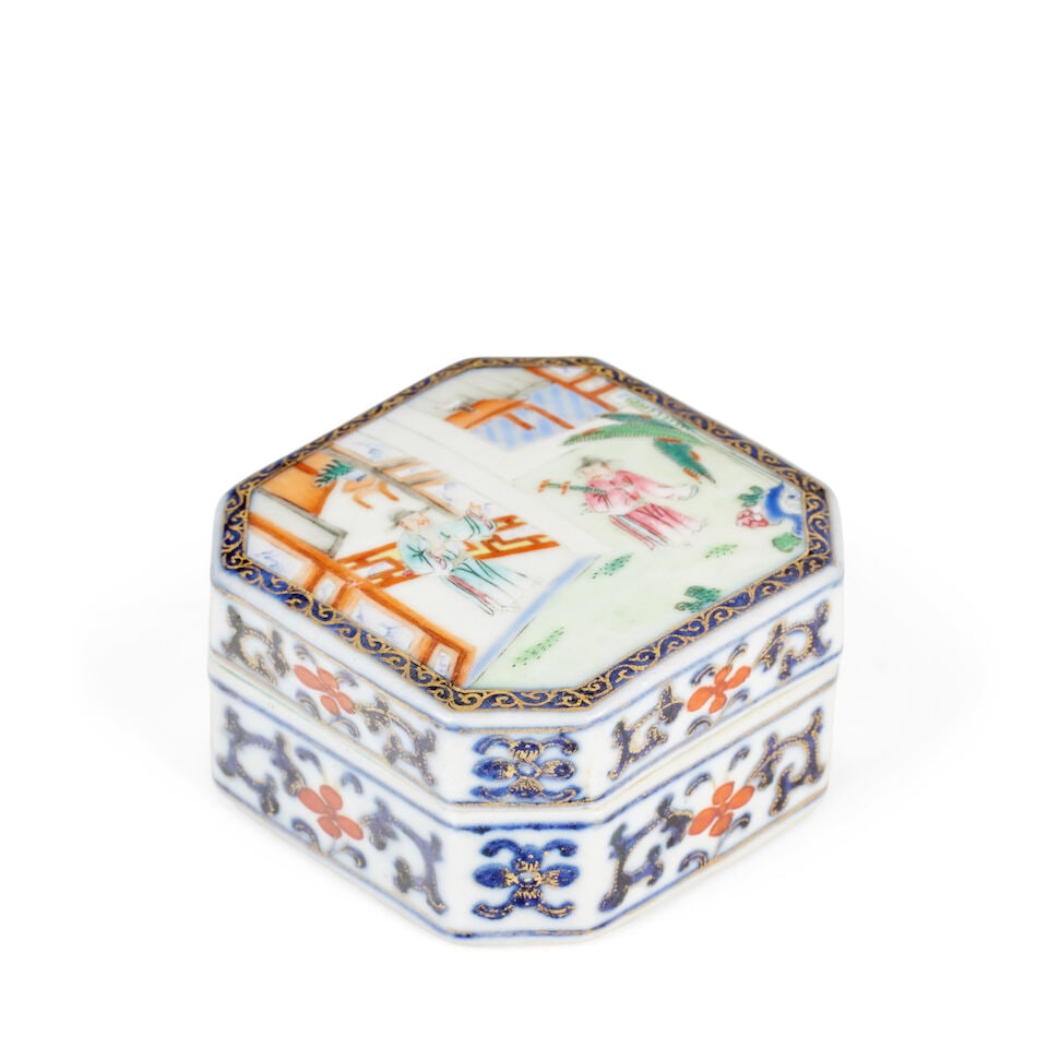 A famille rose and underglaze blue seal paste box and cover Jiaqing seal mark (1 of 3)