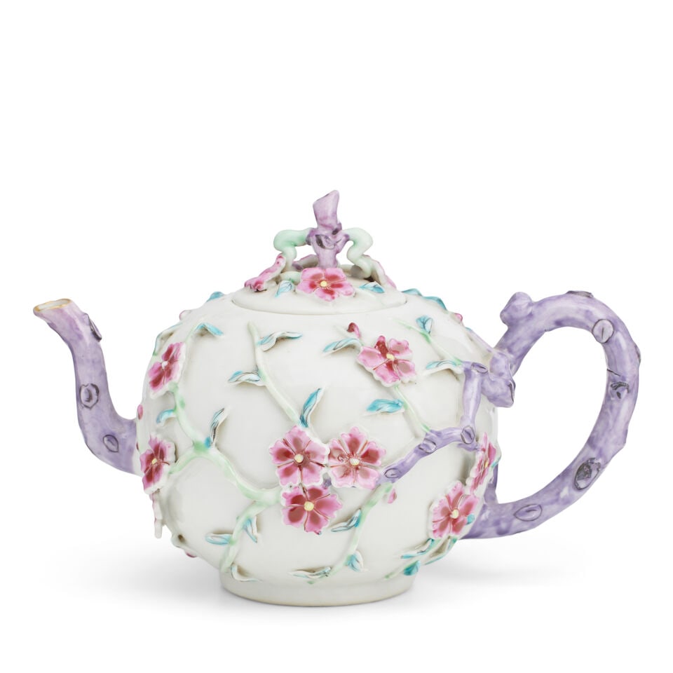 A famille rose teapot 18th century (1 of 1)