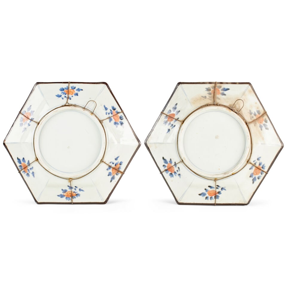 A pair of Arita hexagonal plates 18th century (2) - 2
