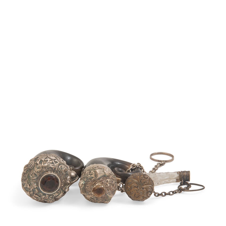Two silver and citrine mounted horn vinaigrettes unmarked, mid 19th century (3) - 2