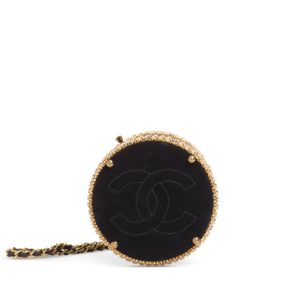 CHANEL: BIRD CAGE MINAUDIÈRE Metiers d'Art Paris-31 rue Cambon | Pre-Fall 2020 | Look 62 - 2