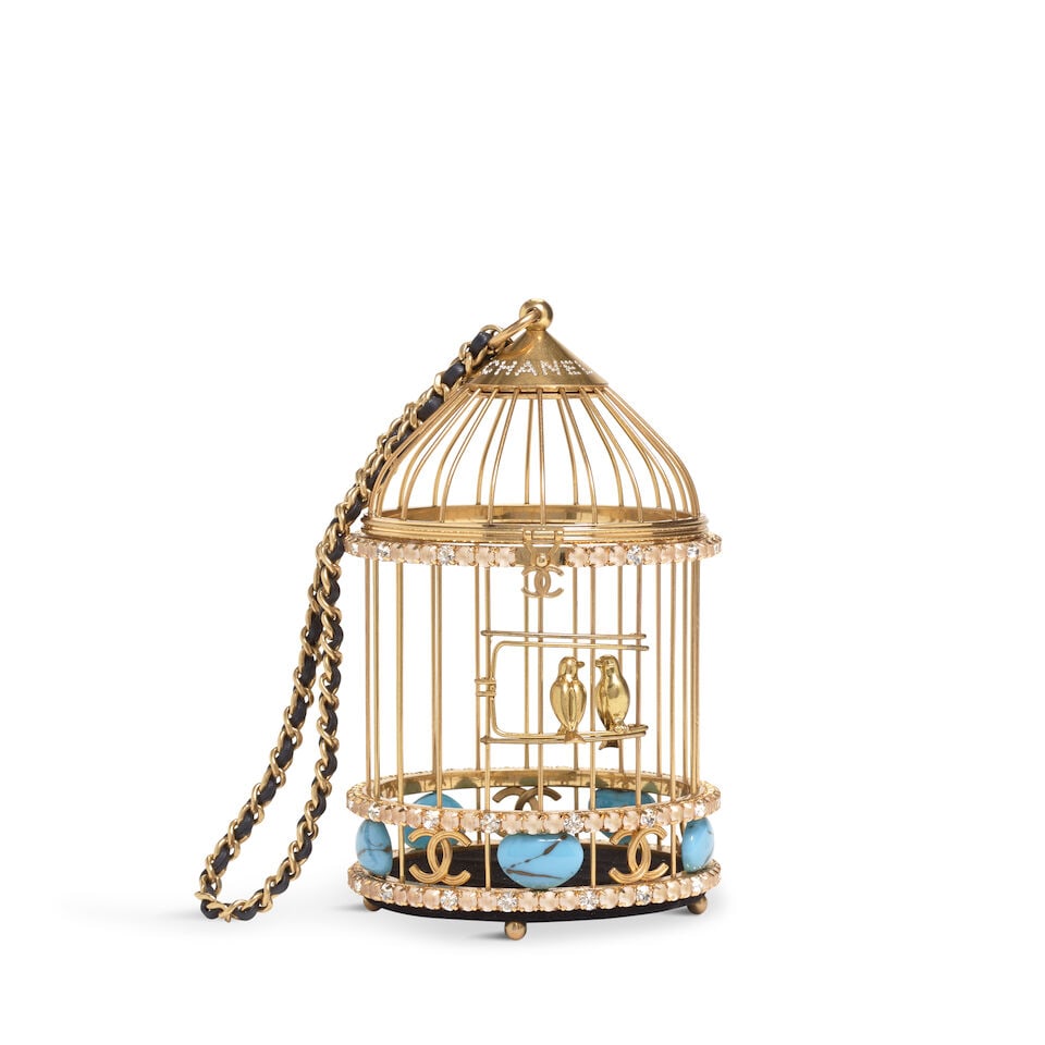 CHANEL: BIRD CAGE MINAUDIÈRE Metiers d'Art Paris-31 rue Cambon | Pre-Fall 2020 | Look 62 - 3