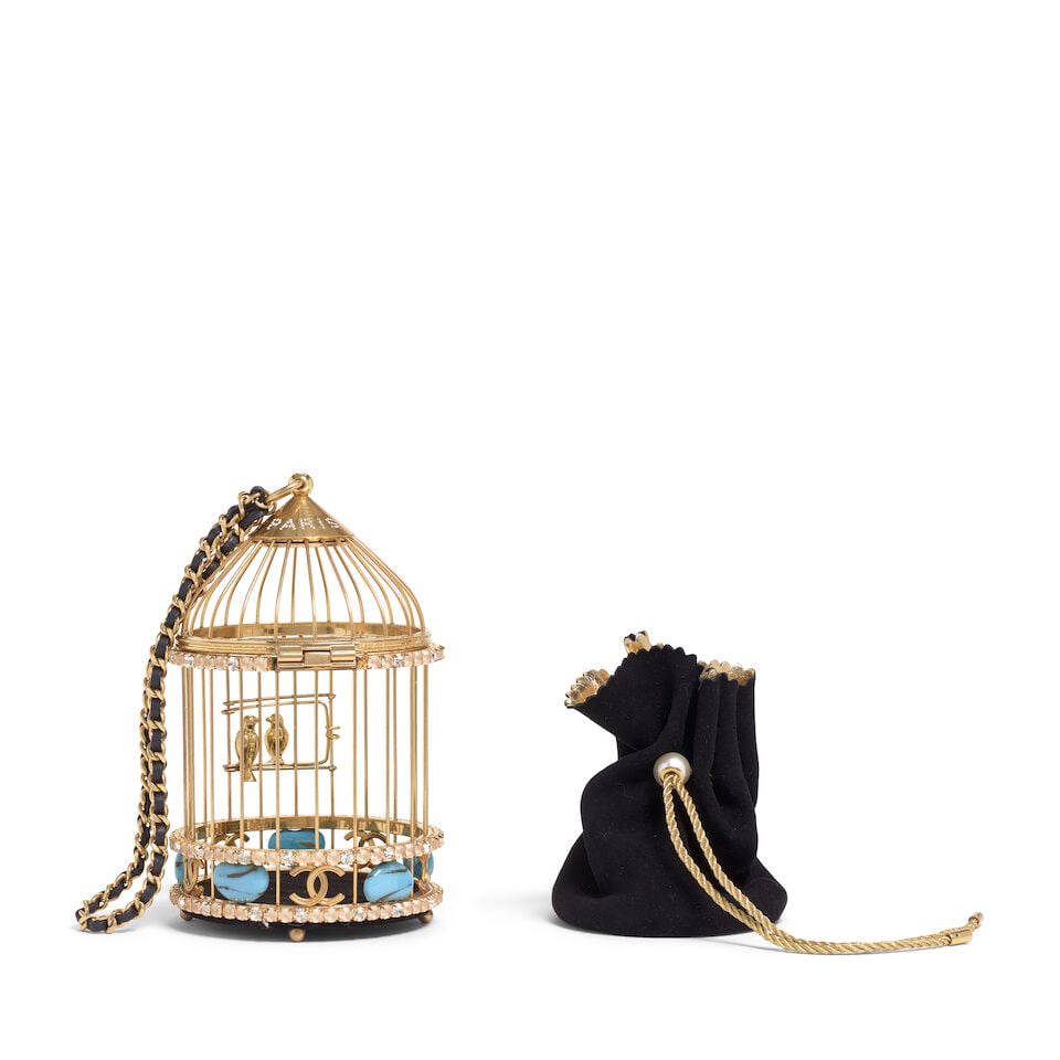 CHANEL: BIRD CAGE MINAUDIÈRE Metiers d'Art Paris-31 rue Cambon | Pre-Fall 2020 | Look 62 - 4