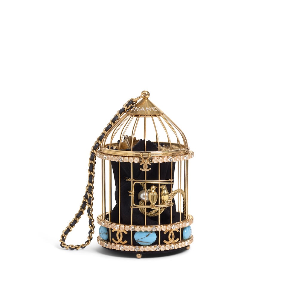 CHANEL: BIRD CAGE MINAUDIÈRE Metiers d'Art Paris-31 rue Cambon | Pre-Fall 2020 | Look 62 - 5