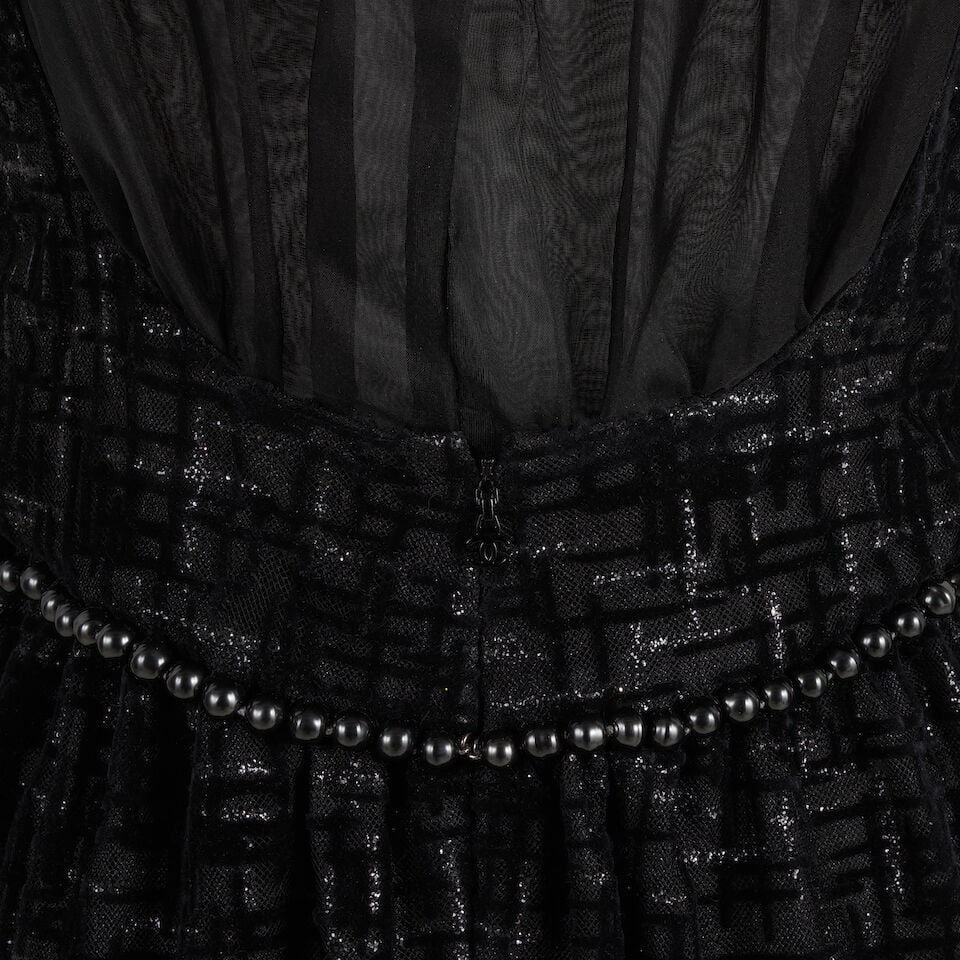 CHANEL: BLACK TEXTURED TULLE DRESS Spring/Summer 2012 | Look 81 - 2