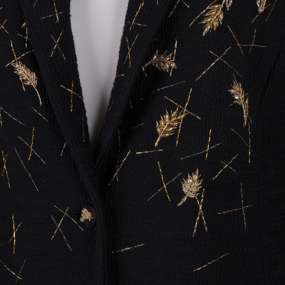 CHANEL: BLACK SHEATH OF WHEAT EMBROIDERED EVENING JACKET Spring 2010 | Look 53 - 2