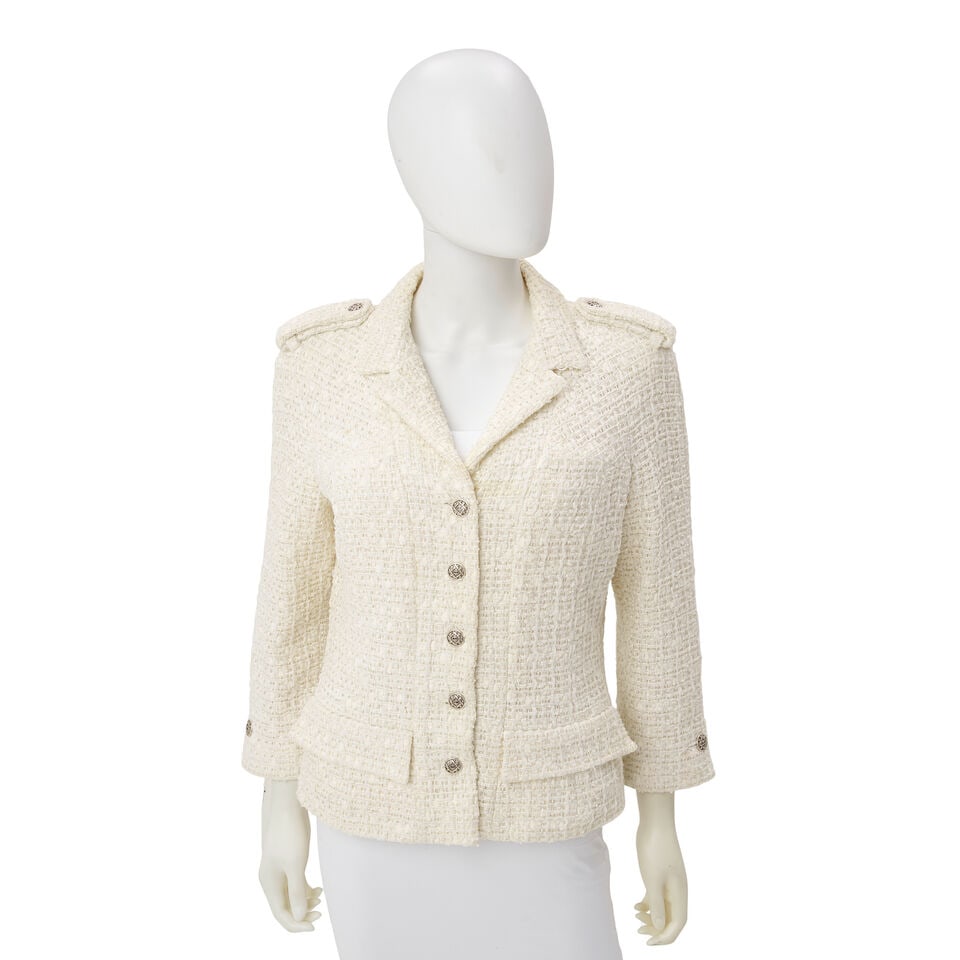 CHANEL: WHITE TWEED EPAULETTE JACKET Cruise 2006 | Look 13: CHANEL: WHITE TWEED EPAULETTE JACKET Cruise 2006 | Look 13 • White Tweed Exterior • Dual Front Flap Pockets and Rear Half Belt • Silver Tone CC Logo Button Front Closure, Cuff and Ha