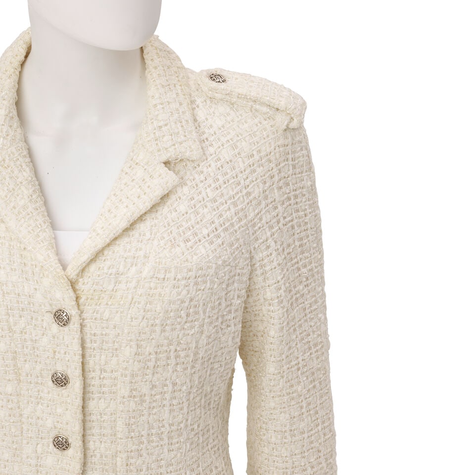 CHANEL: WHITE TWEED EPAULETTE JACKET Cruise 2006 | Look 13 - 3