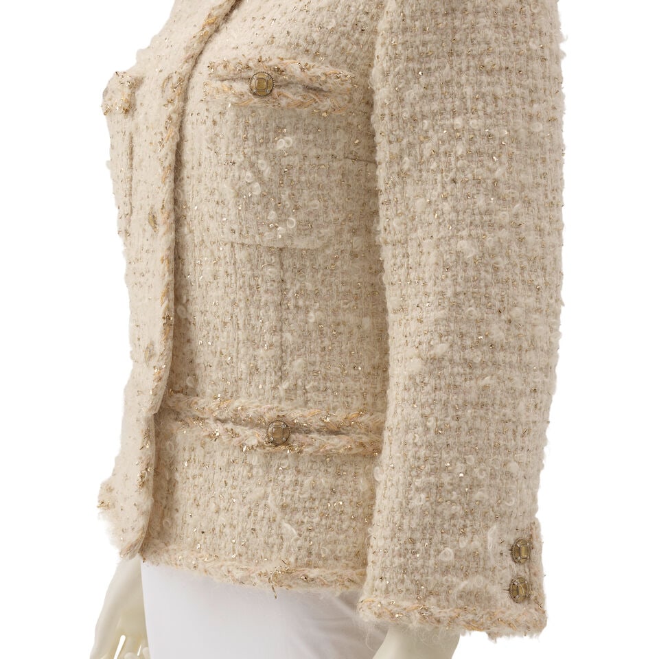 CHANEL: CREAM MOHAIR GOLD EMBELLISHED EVENING JACKET Metiers d'Art Paris-New York | Pre-Fall 2019 - 3