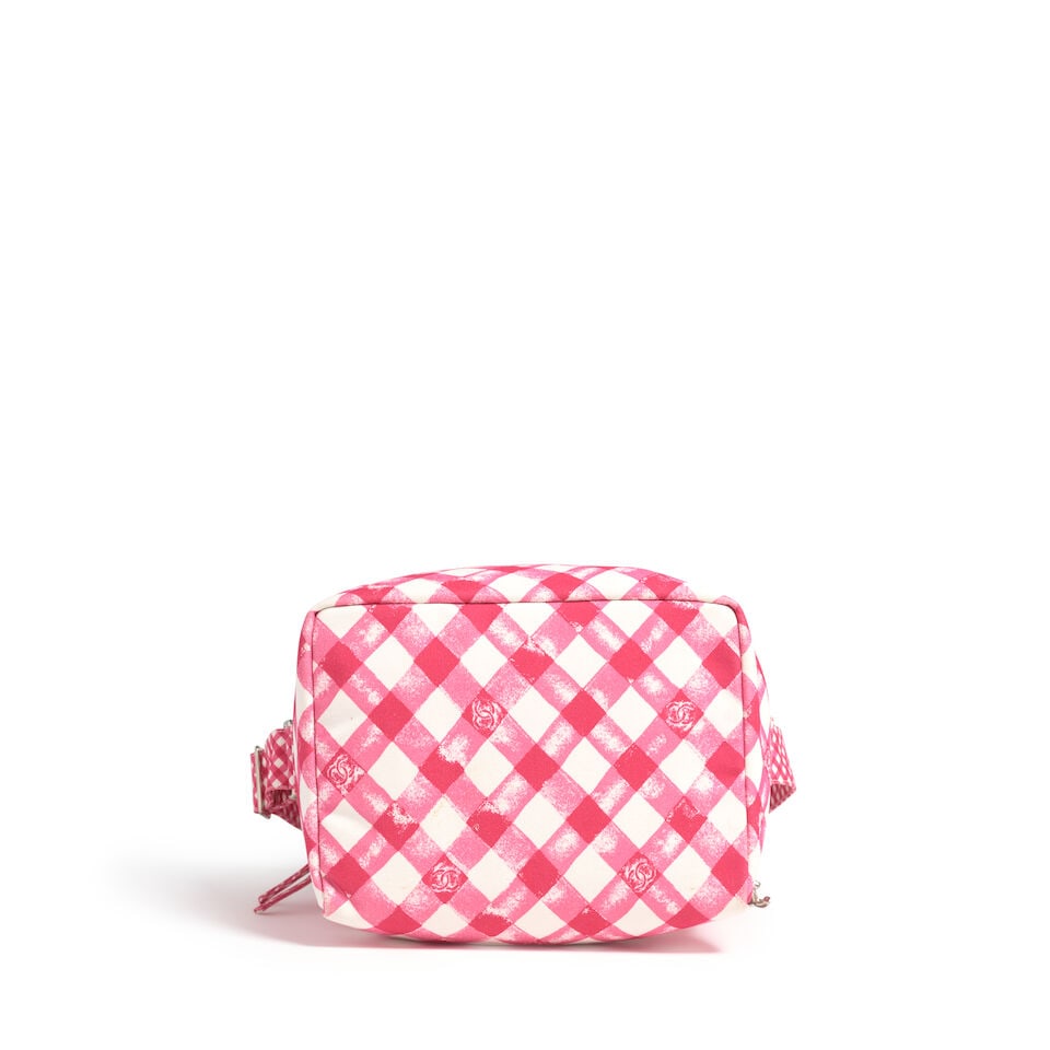 CHANEL: PINK GINGHAM CC CANVAS LUNCH BAG Cruise 2011 | Look 15 - 2
