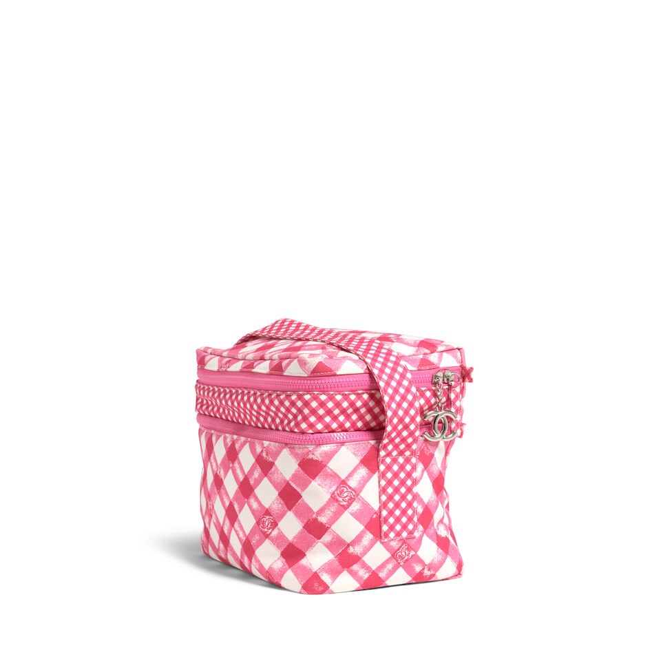 CHANEL: PINK GINGHAM CC CANVAS LUNCH BAG Cruise 2011 | Look 15 - 3