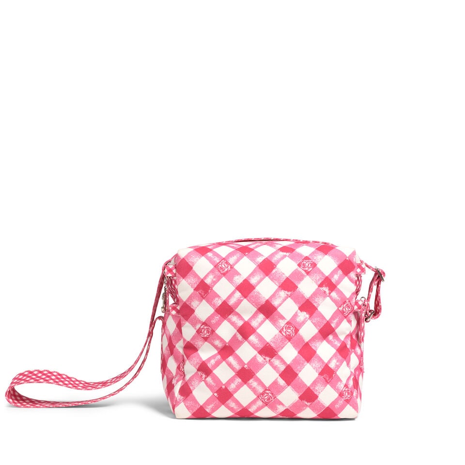 CHANEL: PINK GINGHAM CC CANVAS LUNCH BAG Cruise 2011 | Look 15 - 4