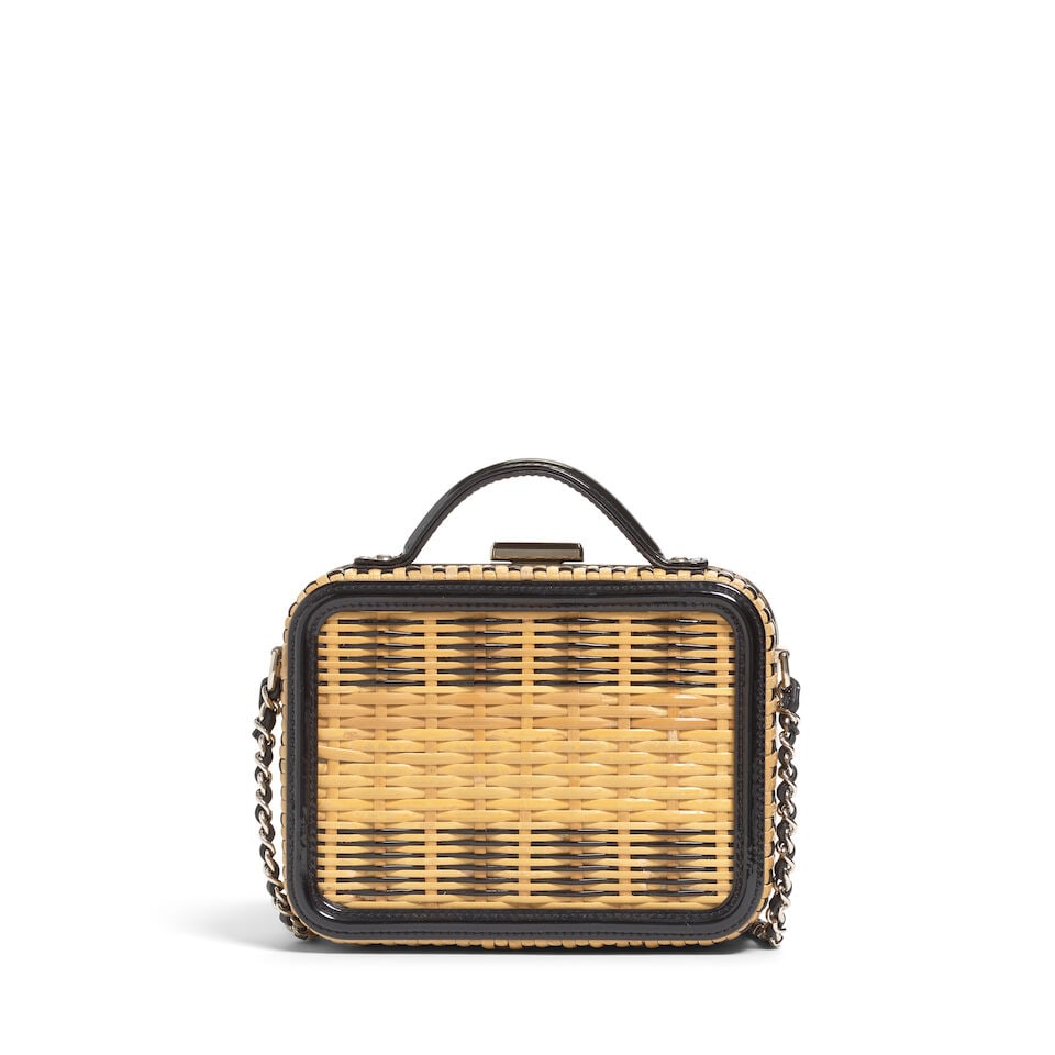 CHANEL: SMALL WICKER CC FILLIGREE VANITY Case Spring/Summer 2019 - 3