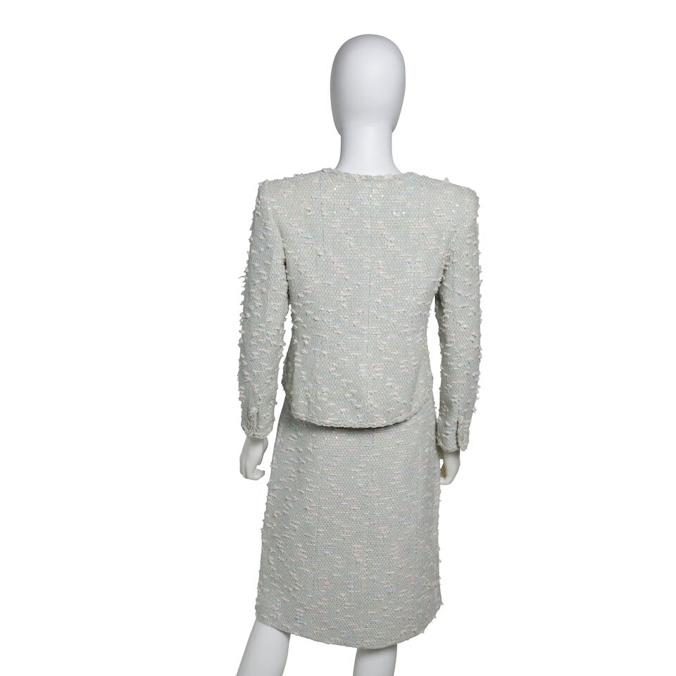 CHANEL: PASTEL BLUE AND WHITE TWEED SKIRT SUIT ENSEMBLE Cruise 2007 - 3