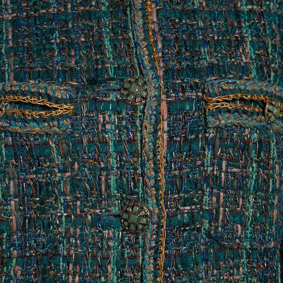CHANEL: MULTI-COLOR BLUE BOUCLE TWEED JACKET Metiers d'Art Paris-New York| Pre-Fall 2019 | Look 10 - 2