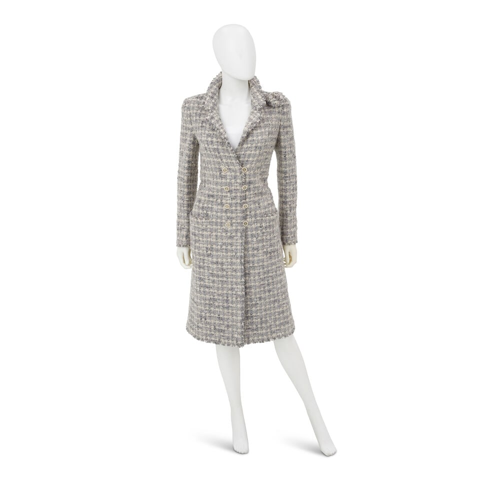 CHANEL: GREY CASHMERE TWEED COAT AND SKIRT ENSEMBLE Fall 2005 | Look 16 & 18: CHANEL: GREY CASHMERE TWEED COAT AND SKIRT ENSEMBLE Fall 2005 | Look 16 & 18 • Grey and White Wool and Cashmere Blend Tweed Exterior • Camellia Brooch Embellishment at Lapel • Pearl 