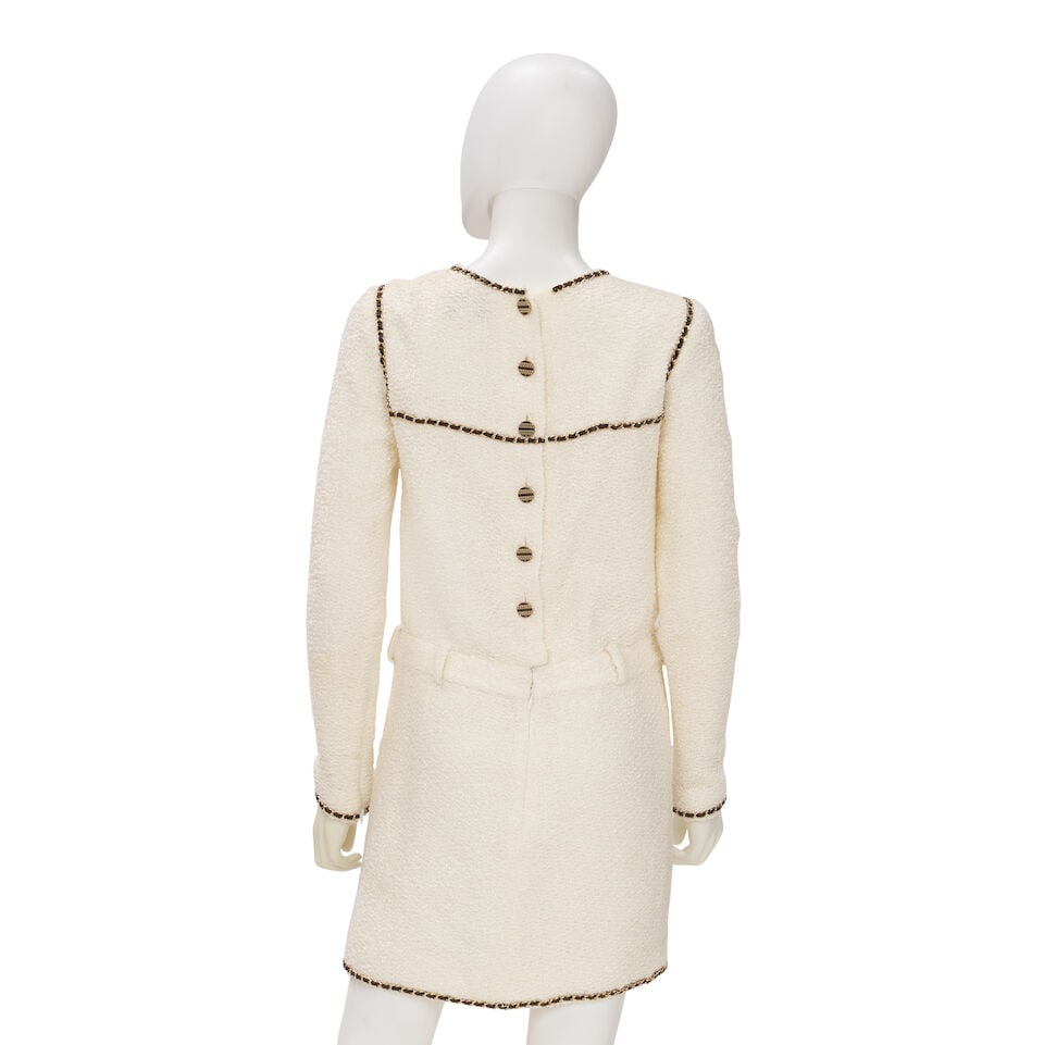 CHANEL: WHITE TWEED CHAIN AROUND DRESS Fall 2019 - 2