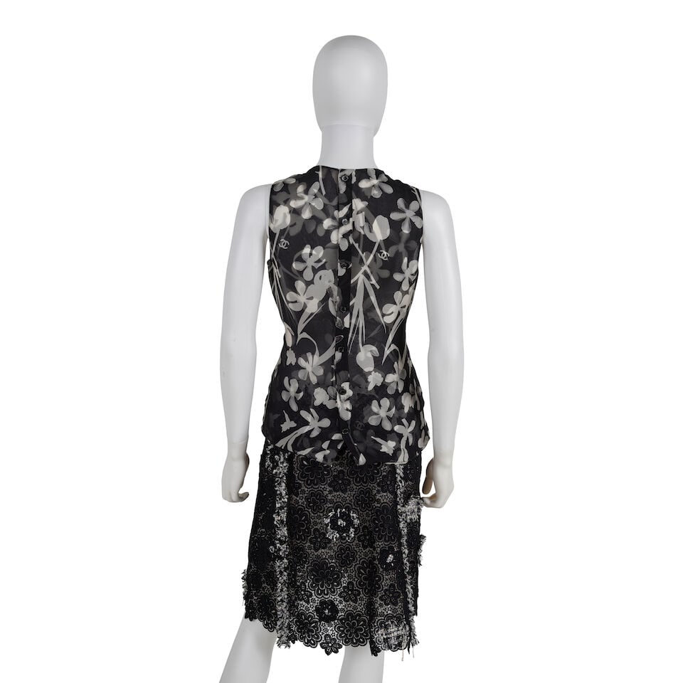 CHANEL: BLACK AND WHITE LACE CAMELLIA SKIRT SUIT ENSEMBLE Spring 2004 - 4