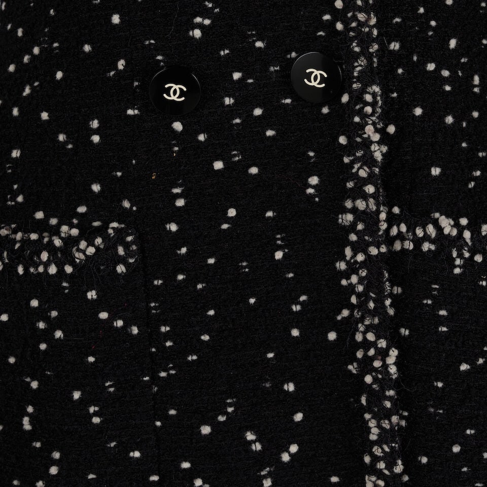 CHANEL: BLACK AND WHITE FLECKED BOUCLE BLAZER Fall 1995 - 2