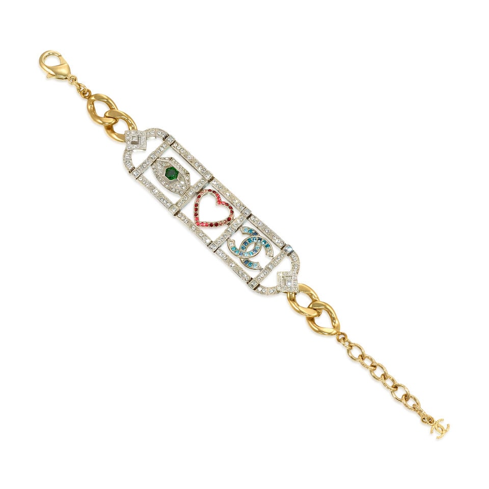 CHANEL: EMBELLISHED 'EYE HEART CC' STATION BRACELET Fall 2016 | Look 81: CHANEL: EMBELLISHED 'EYE HEART CC' STATION BRACELET Fall 2016 | Look 81 • Gold Tone Chain Link • Silver Tone Strass Embellished 'Eye Heart CC' Logo with Green, Blue and Red Strass Detail &