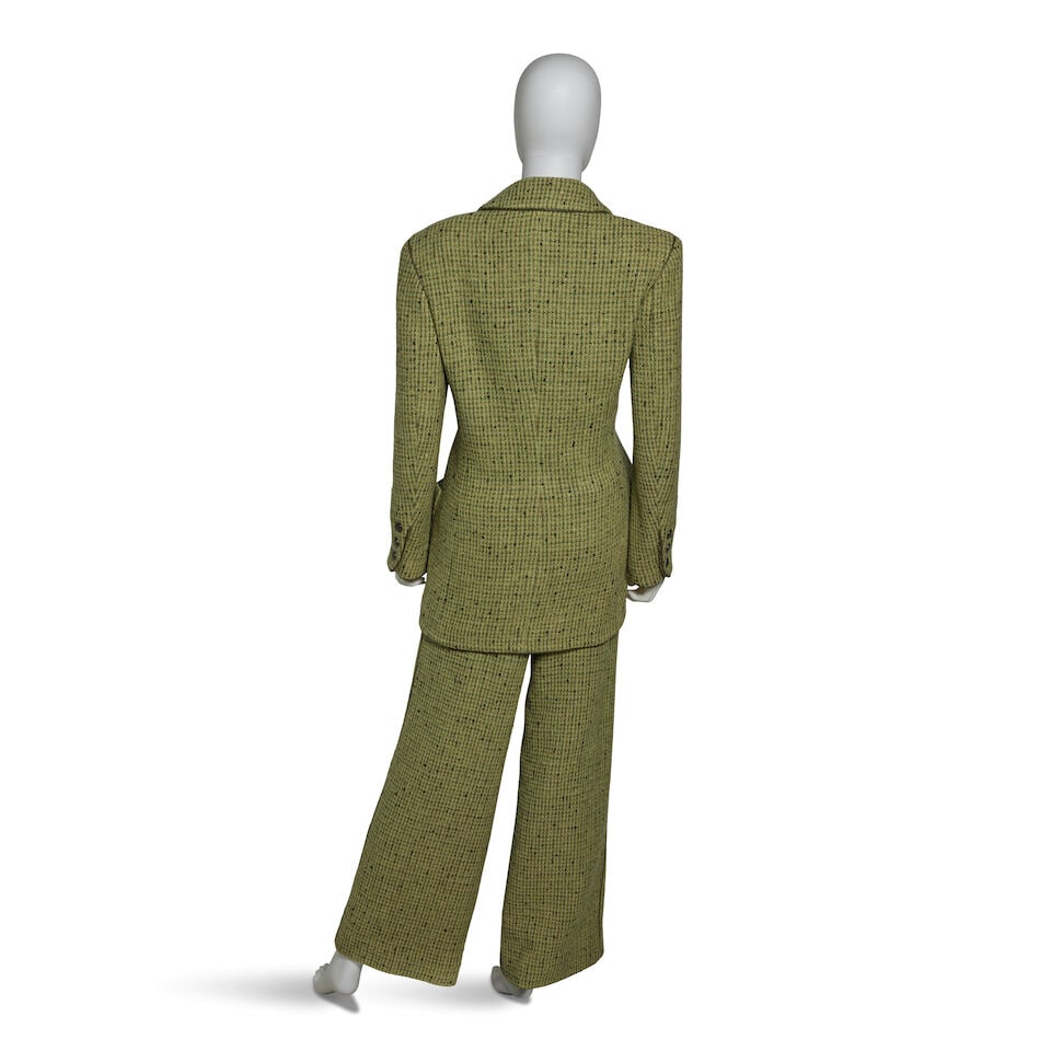 CHANEL: GREEN TWEED SUIT ENSEMBLE Fall 1997 | Look 5 - 3