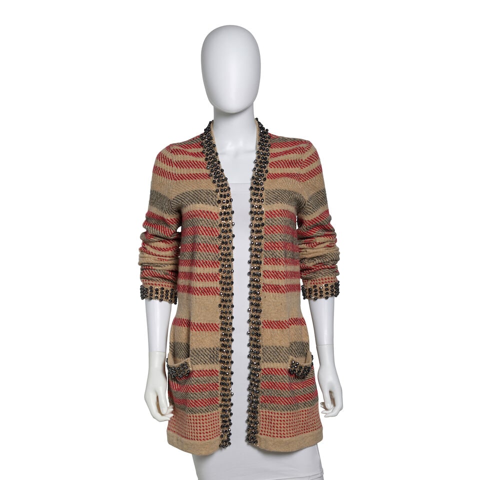 CHANEL: BEIGE AND RED STRIPED EMBELLLISHED CARDIGAN Metiers d'Art Paris-Monte Carlo | Pre-Fall ...: CHANEL: BEIGE AND RED STRIPED EMBELLLISHED CARDIGAN Metiers d'Art Paris-Monte Carlo | Pre-Fall 2007 | Look 10 • Beige Wool Blend Exterior • Red and Silver Lurex Striped Pattern • Bea