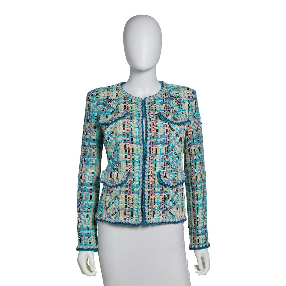 CHANEL: MULTICOLOR BLUE TWEED MUSLIN JACKET Paris-Cuba | Cruise 2017: CHANEL: MULTICOLOR BLUE TWEED MUSLIN JACKET Paris-Cuba | Cruise 2017 • Multicolor Blue Tweed Muslin Exterior • Hooky Eye Closure • Coco Cuba Decorative Buttons • Blue Silk CC I