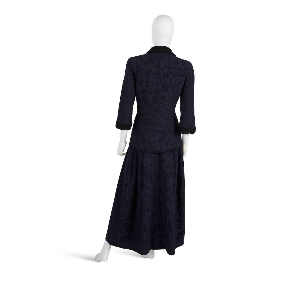 CHANEL: NAVY JACKET AND DRESS ENSEMBLE Spring 2011 - 5