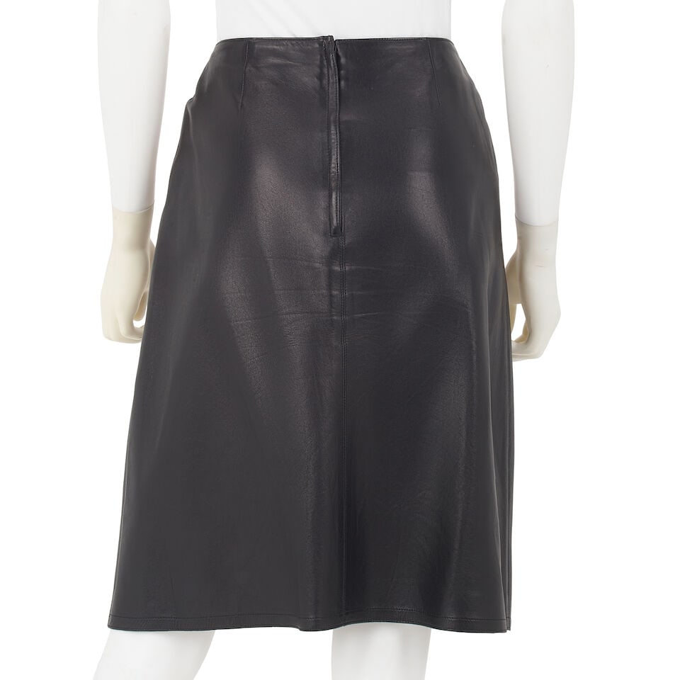 CHANEL: BLACK LAMBSKIN LEATHER SKIRT Fall 2000 | Look 85 - 3
